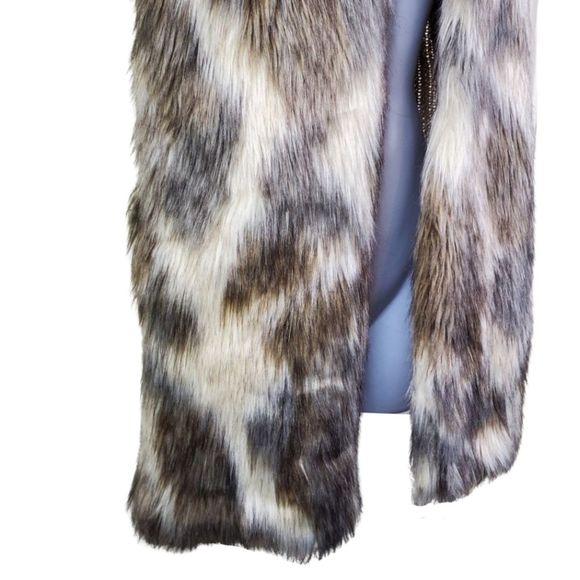 Faux fur vest with knit panel backing  / Women's Small - Picture 3 of 6